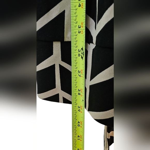 Donna Morgan - Black and Cream Chevon Patterned Midi Dress 3/4 Long Sleeve Tie​ - Picture 9 of 9